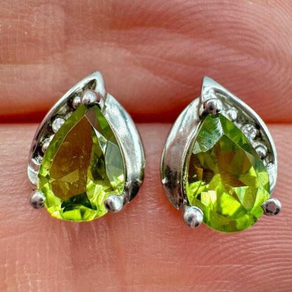 Vintage Green Peridot? CZ Stud Earrings 925 Sterling Silver Teardrop Leaf Tested - Picture 1 of 14